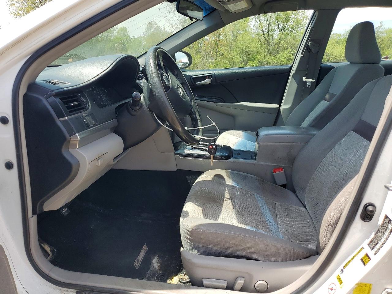 2014 TOYOTA CAMRY LE photo 13
