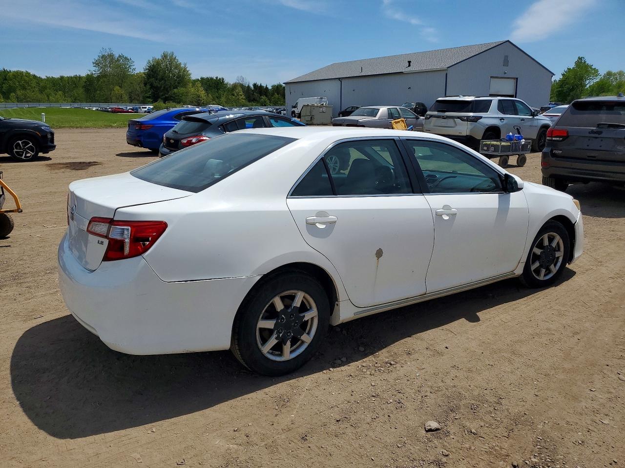 2014 TOYOTA CAMRY LE photo 5