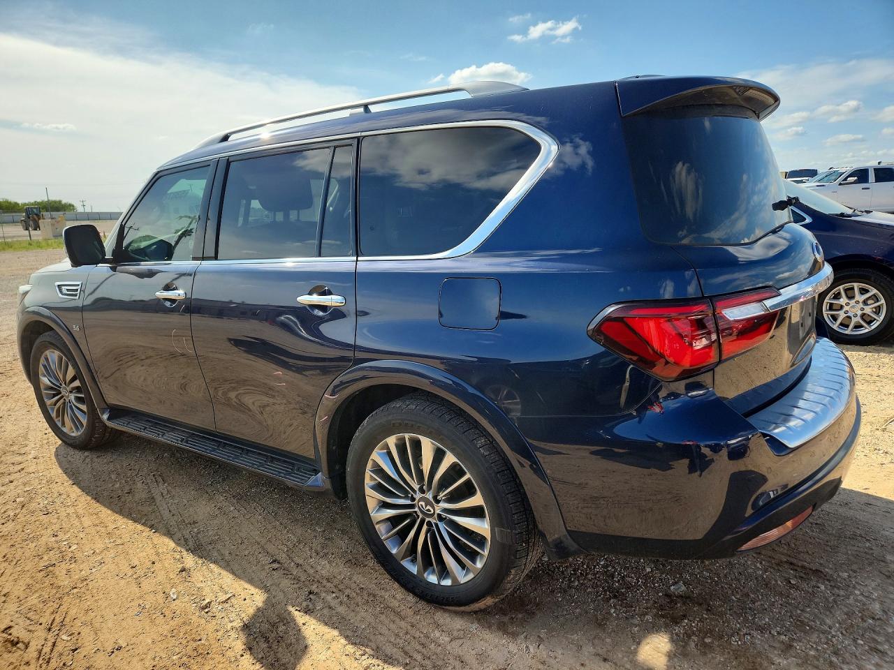 2018 INFINITI QX80 BASE photo 3