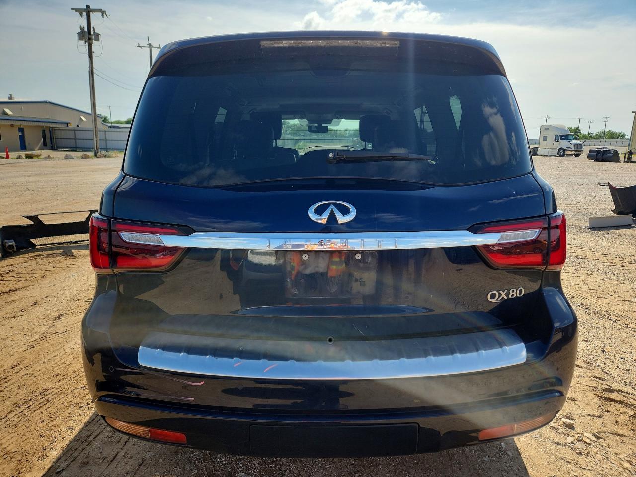 2018 INFINITI QX80 BASE photo 11