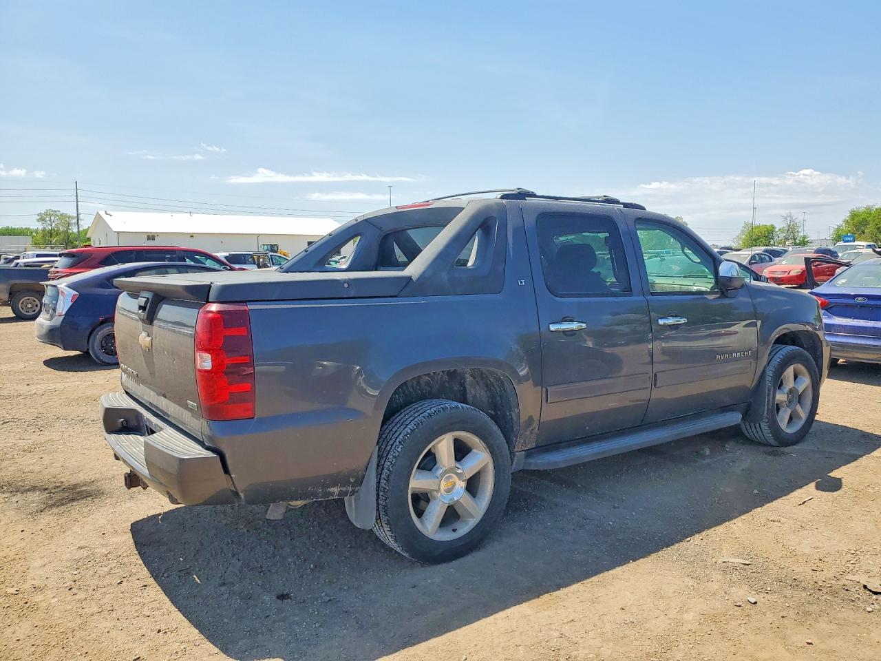 2011 CHEVROLET AVALANCHE LT photo 7