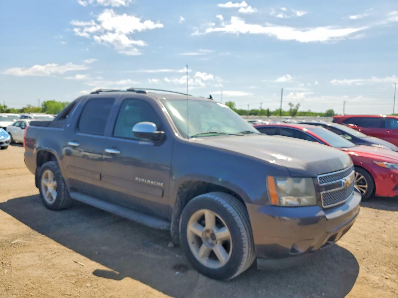 2011 CHEVROLET AVALANCHE LT photo 10