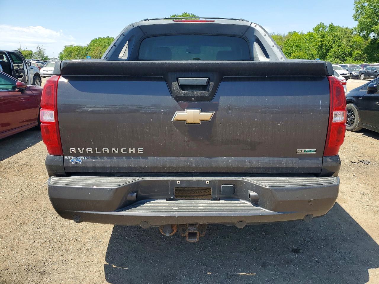 2011 CHEVROLET AVALANCHE LT photo 16