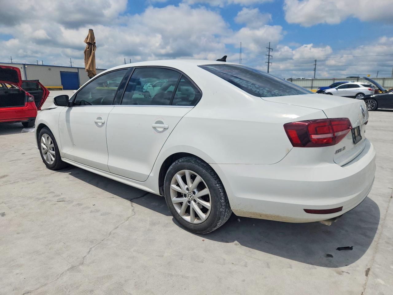 2017 VOLKSWAGEN JETTA SE photo 4