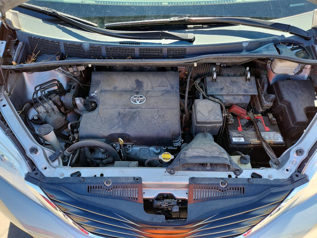 2013 TOYOTA SIENNA LE photo 23