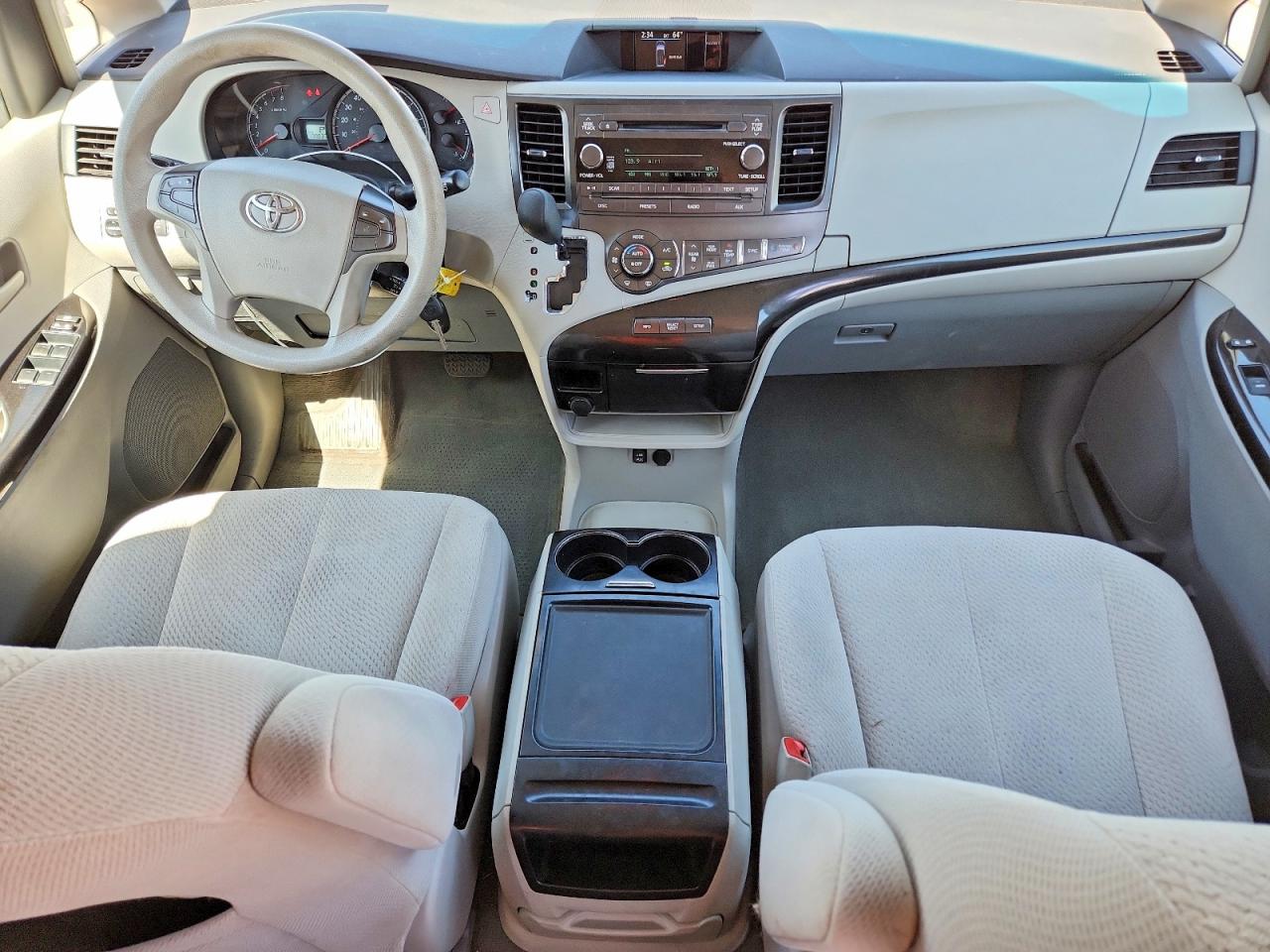 2013 TOYOTA SIENNA LE photo 15