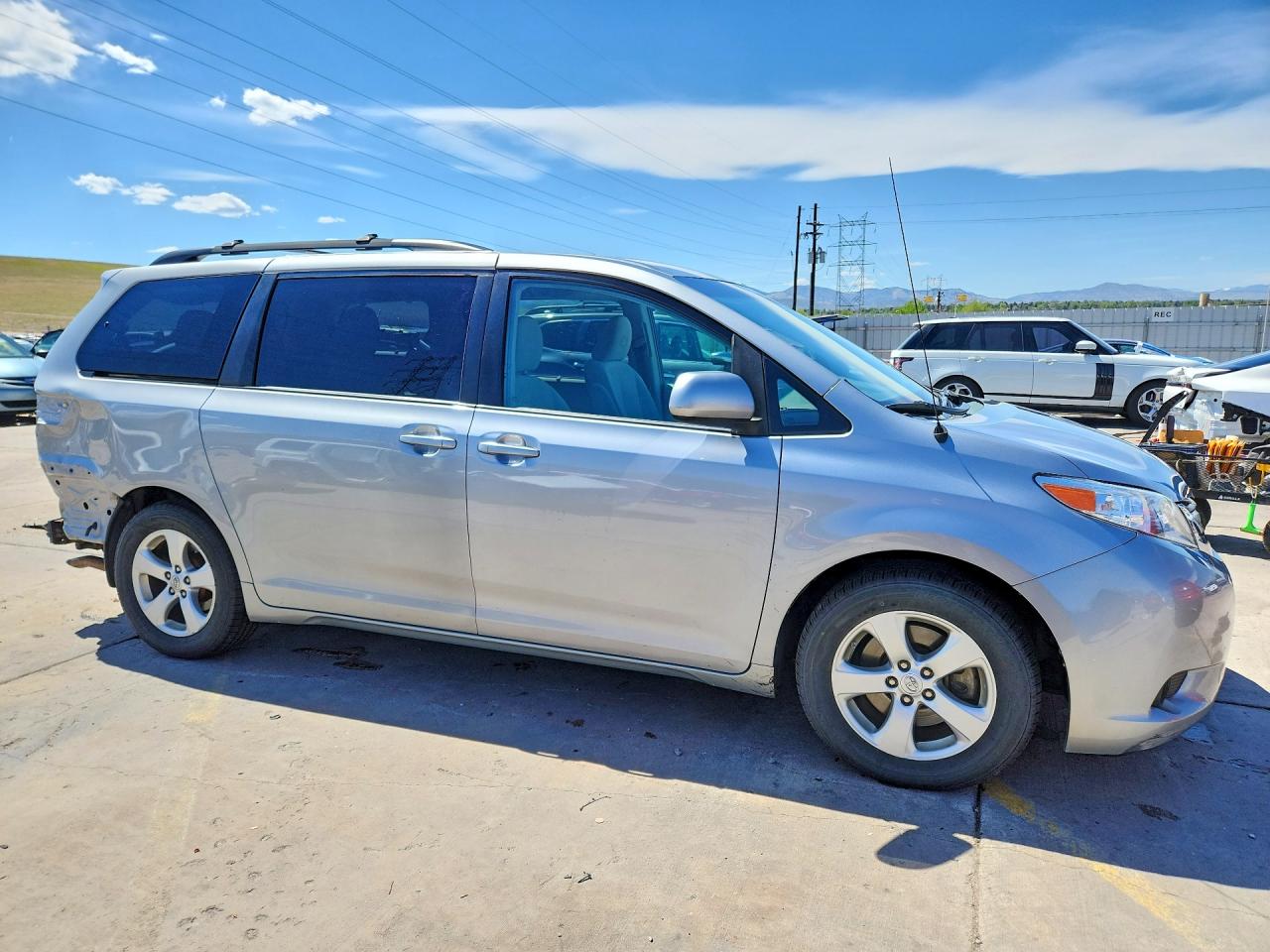 2013 TOYOTA SIENNA LE photo 7