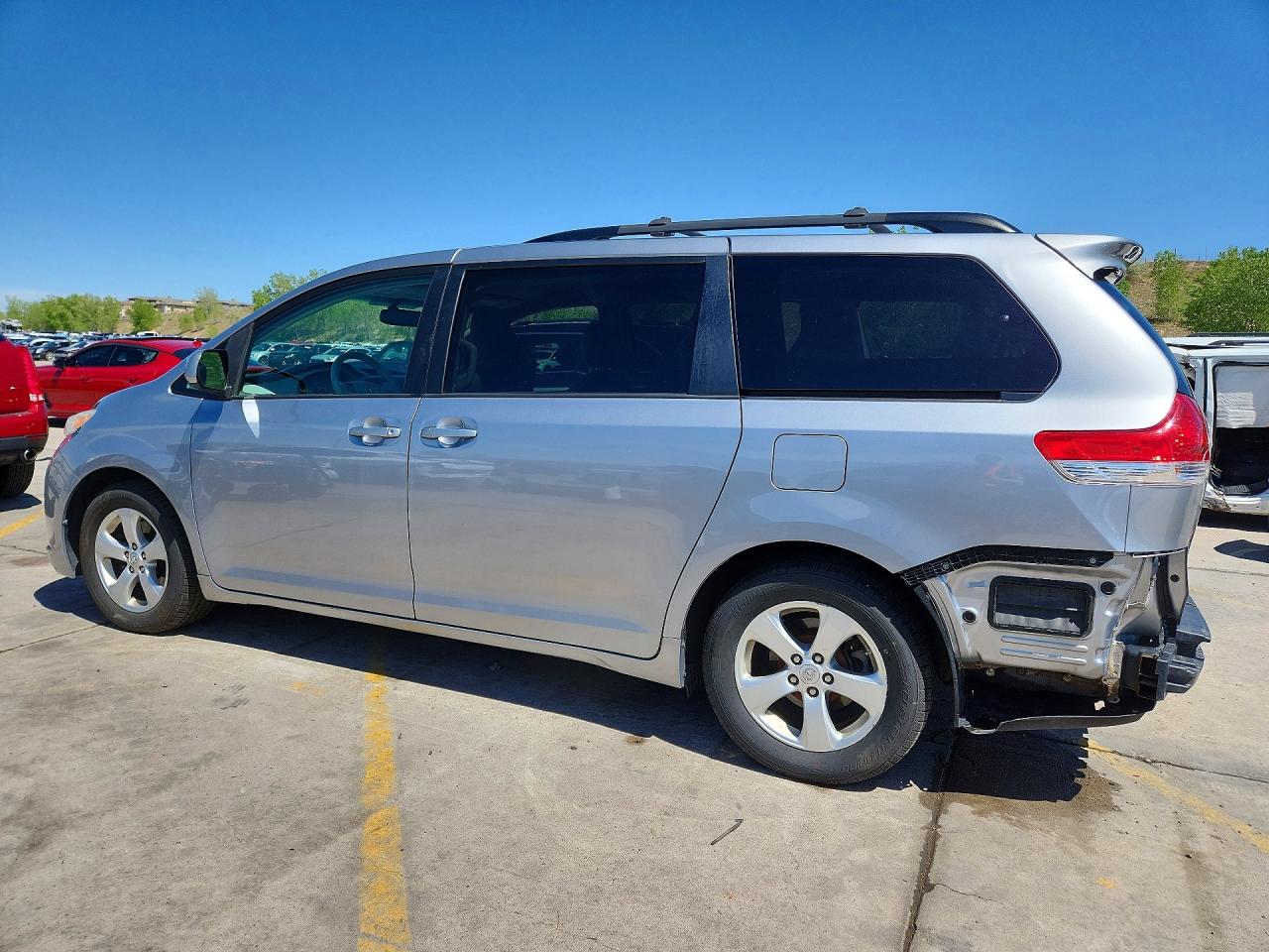 2013 TOYOTA SIENNA LE photo 3