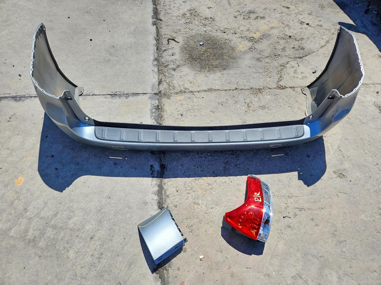 2013 TOYOTA SIENNA LE photo 25