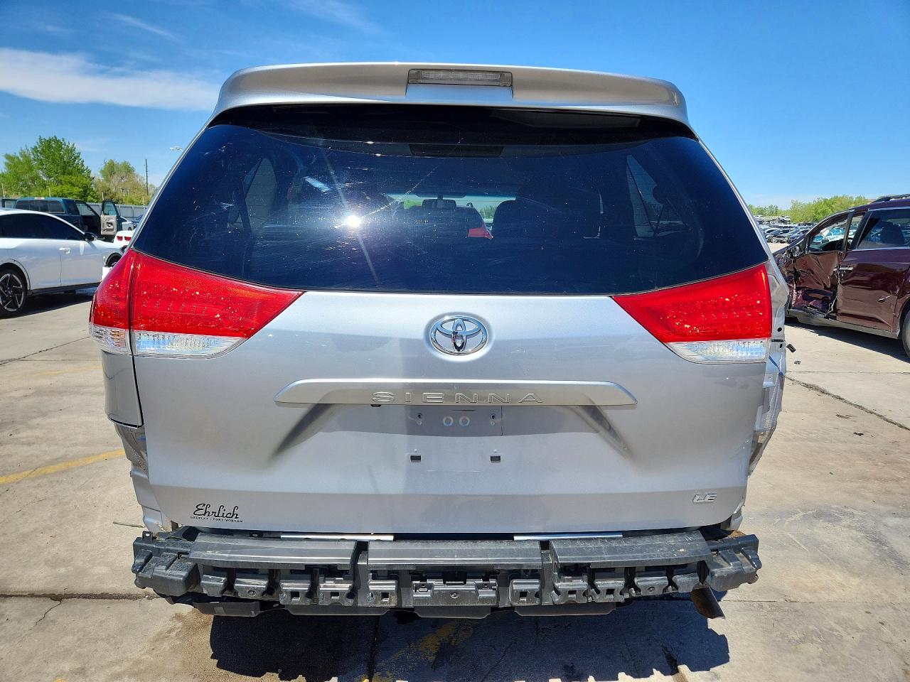 2013 TOYOTA SIENNA LE photo 11