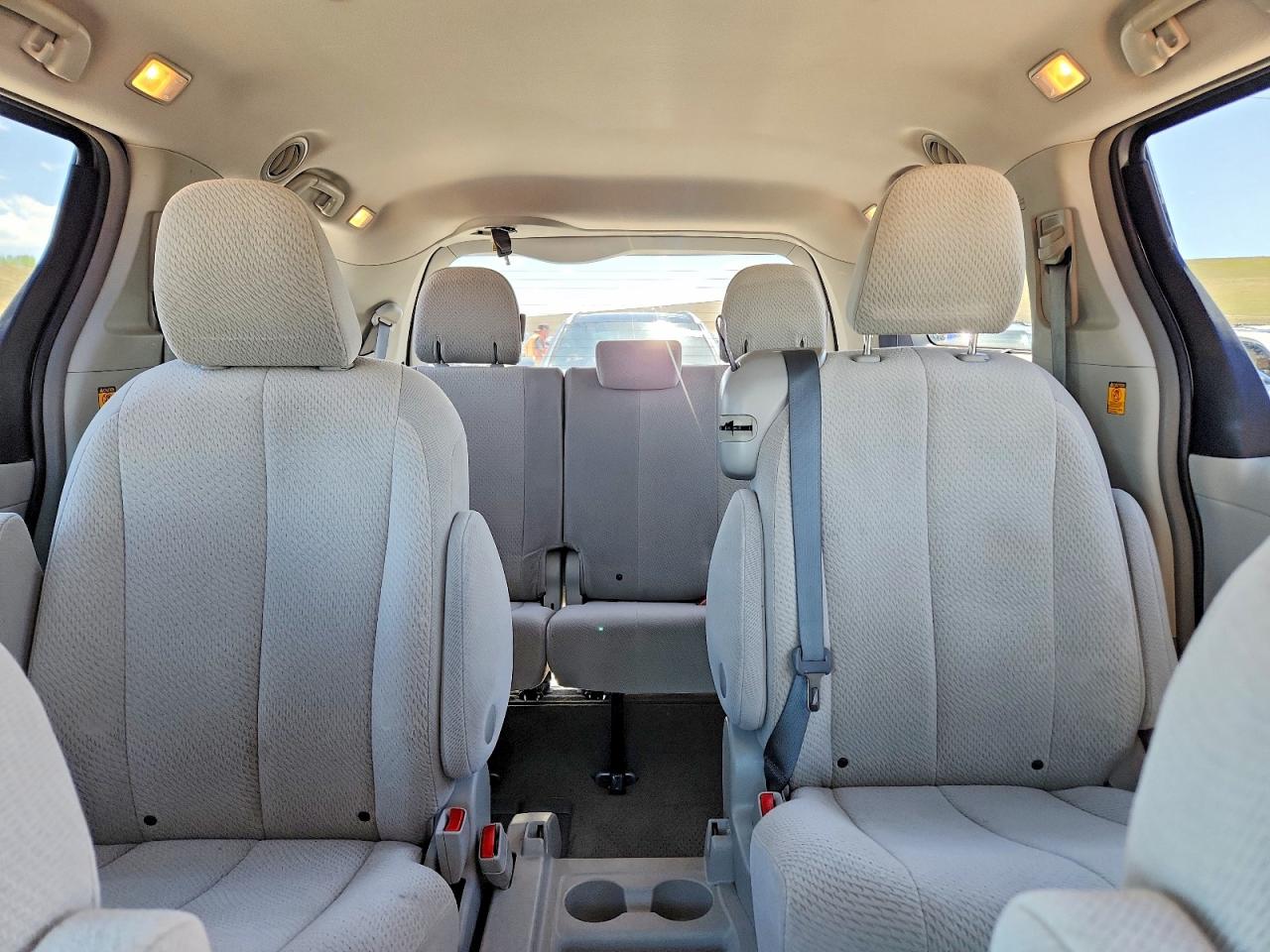 2013 TOYOTA SIENNA LE photo 19