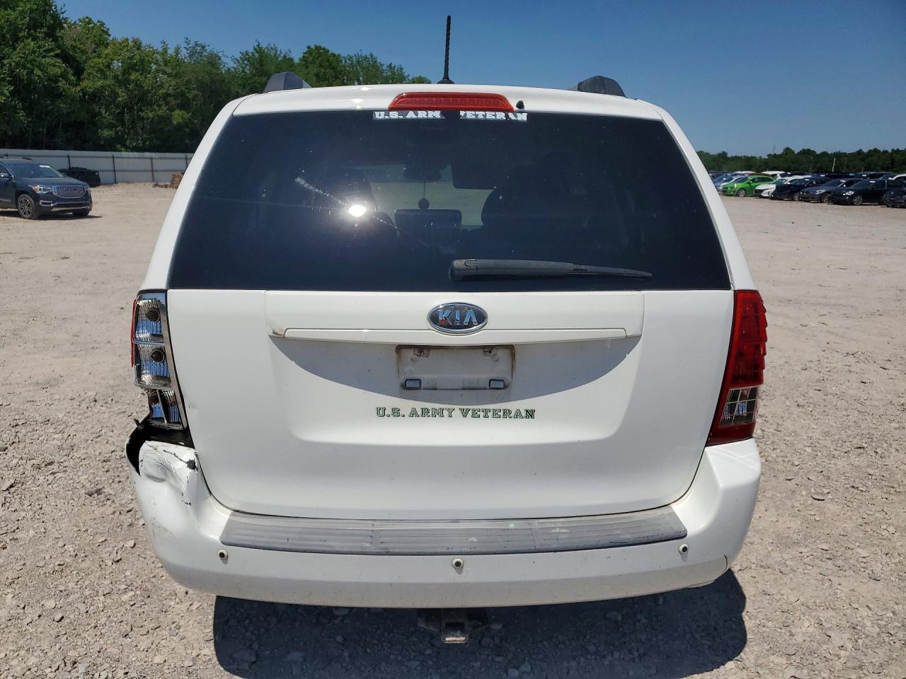 2011 KIA SEDONA LX photo 16