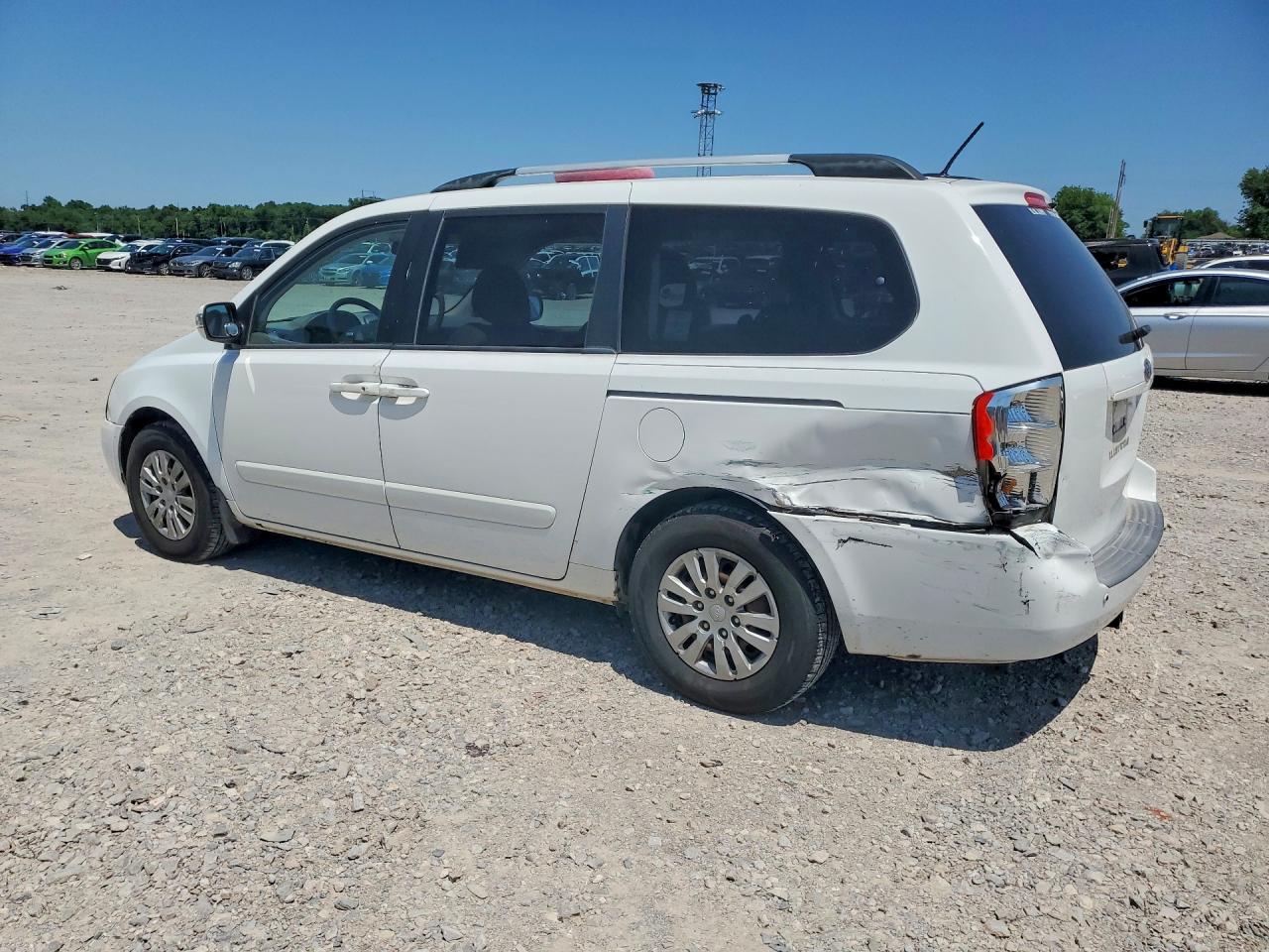 2011 KIA SEDONA LX photo 4