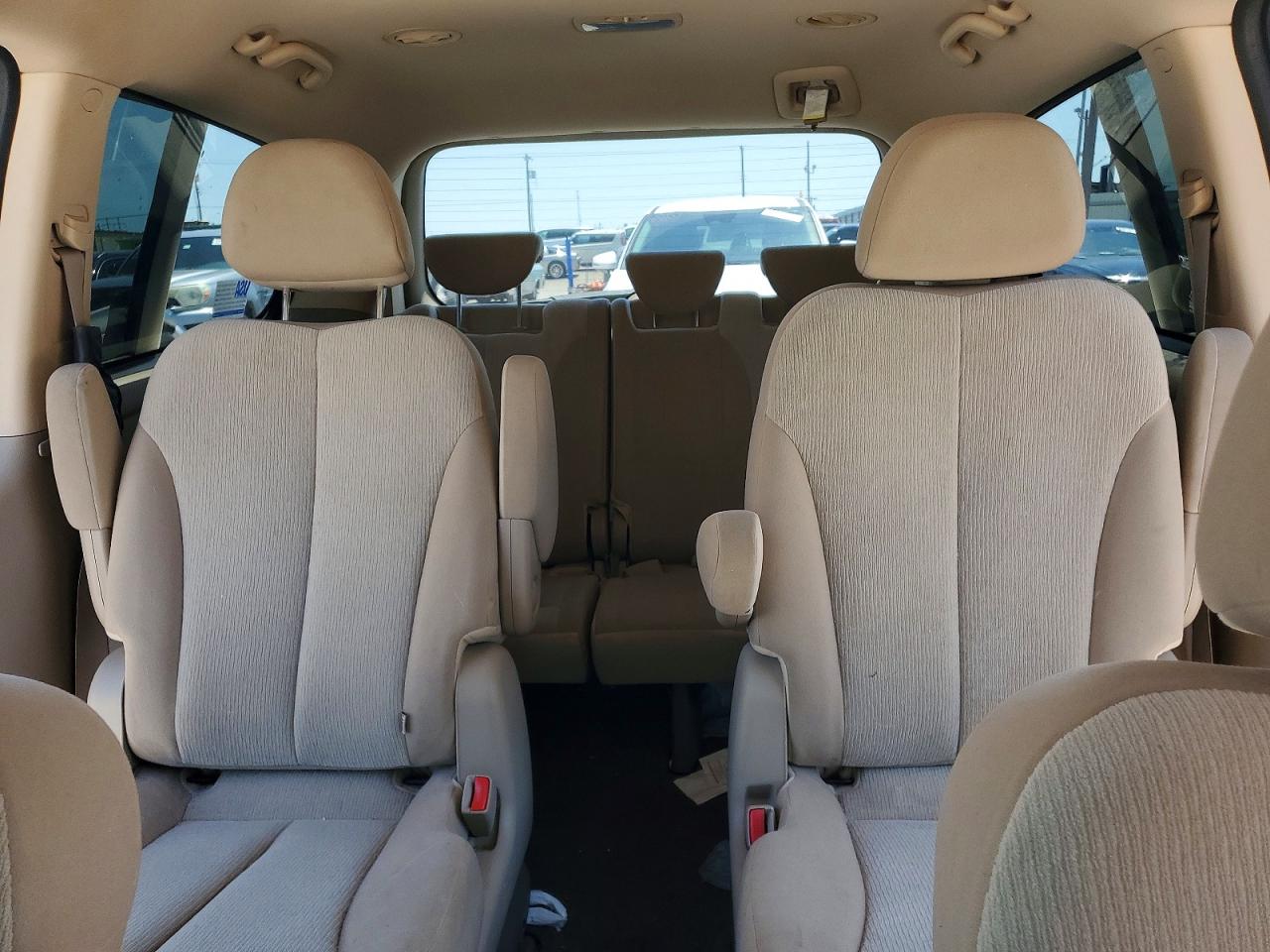 2011 KIA SEDONA LX photo 28
