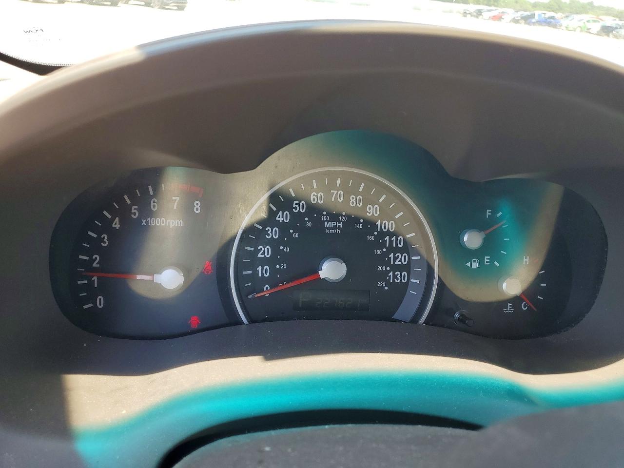 2011 KIA SEDONA LX photo 25