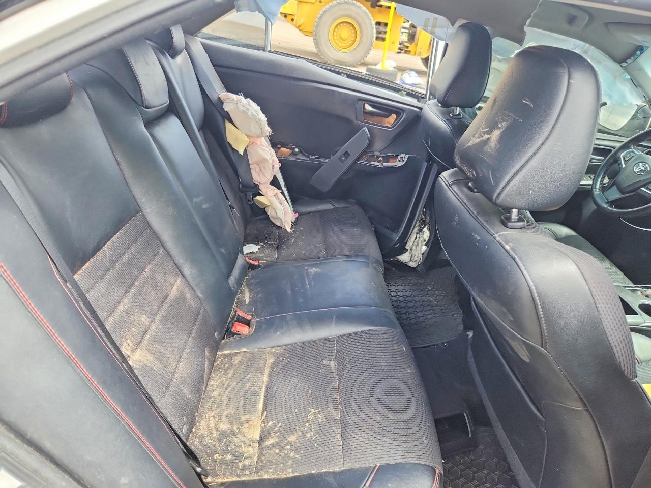 2016 TOYOTA CAMRY LE photo 10