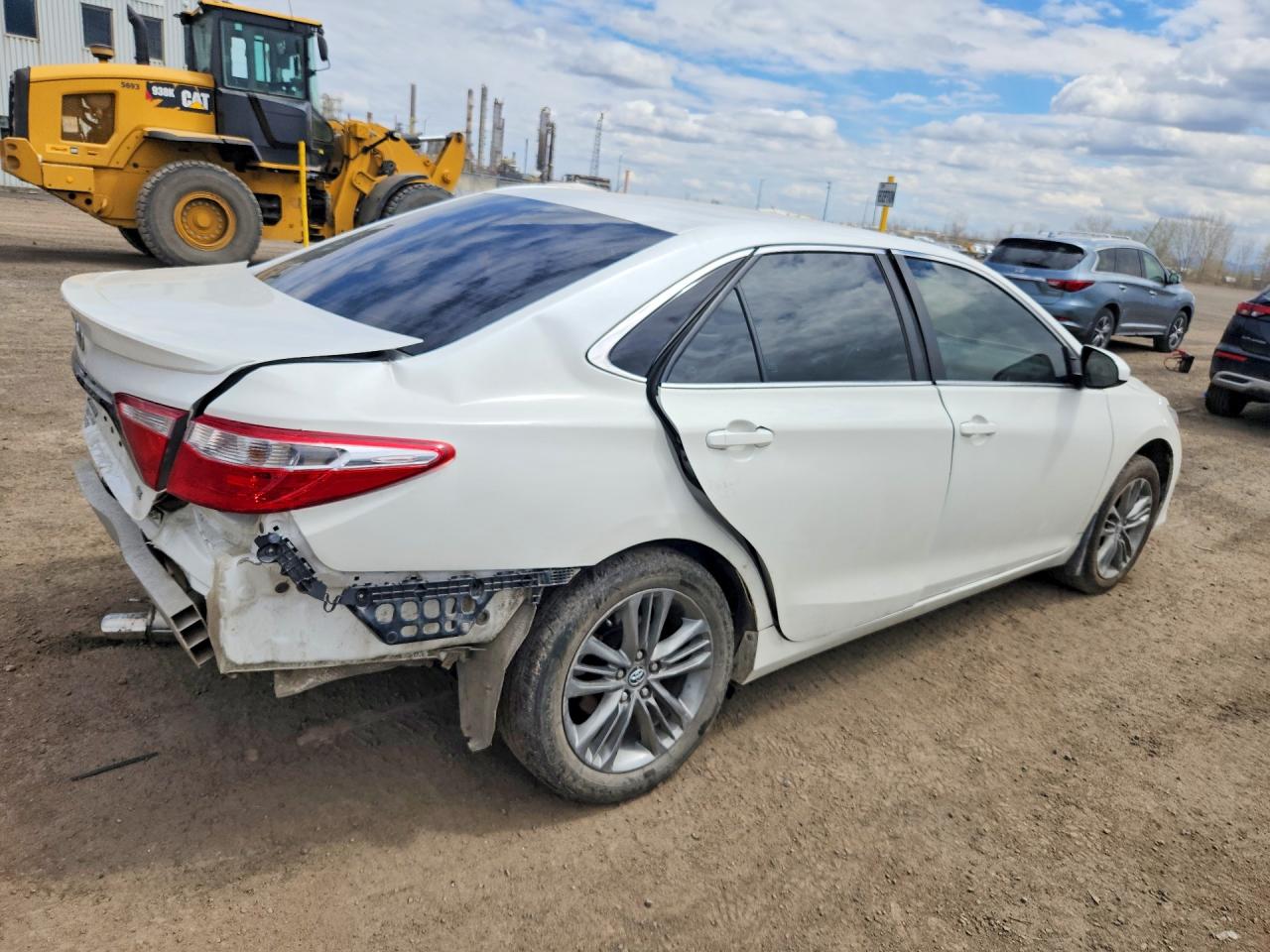 2016 TOYOTA CAMRY LE photo 3