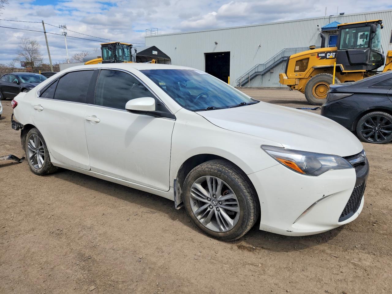 2016 TOYOTA CAMRY LE photo 4