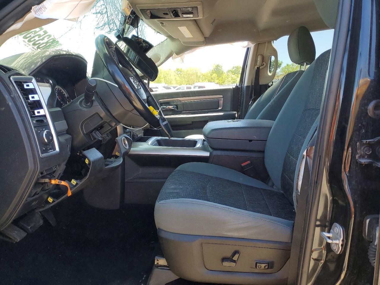 2018 RAM 1500 SLT photo 7