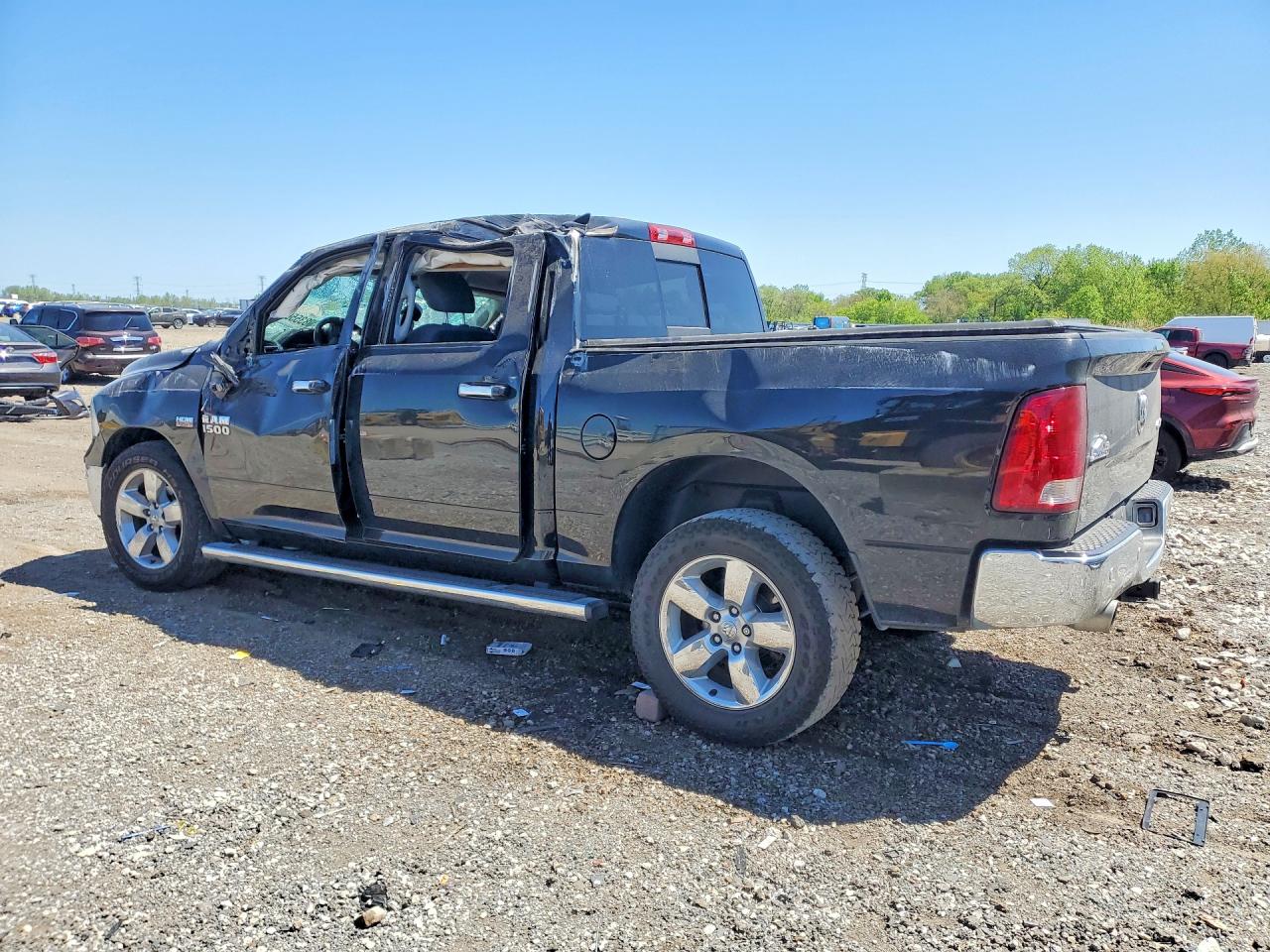 2018 RAM 1500 SLT photo 2