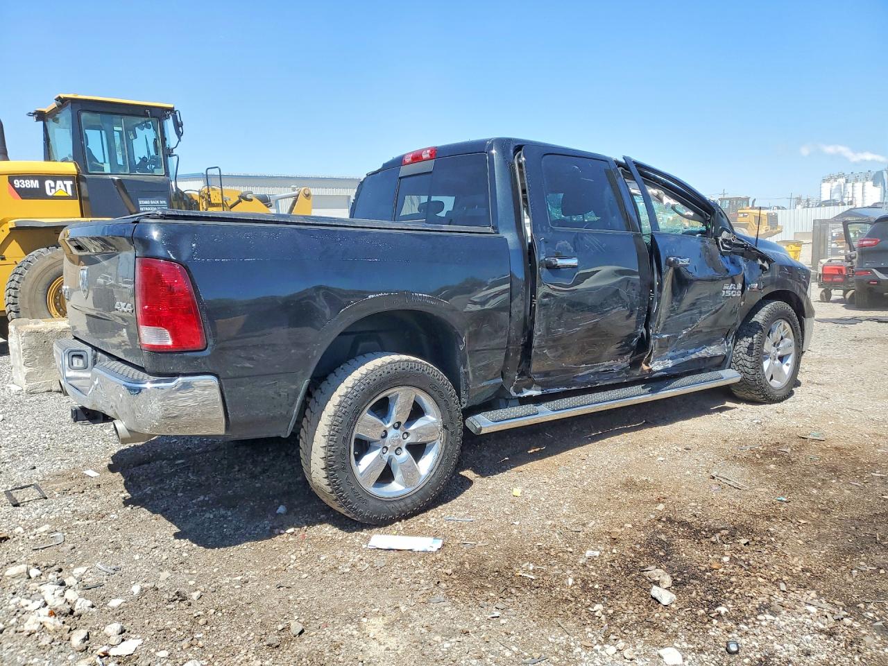 2018 RAM 1500 SLT photo 3