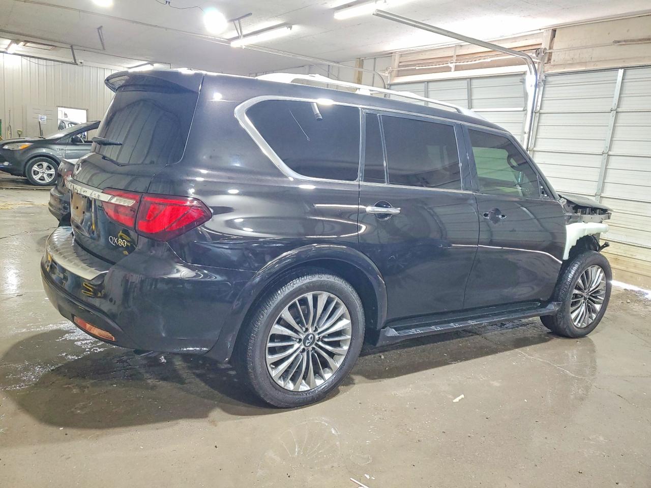 2019 INFINITI QX80 LUXE photo 5