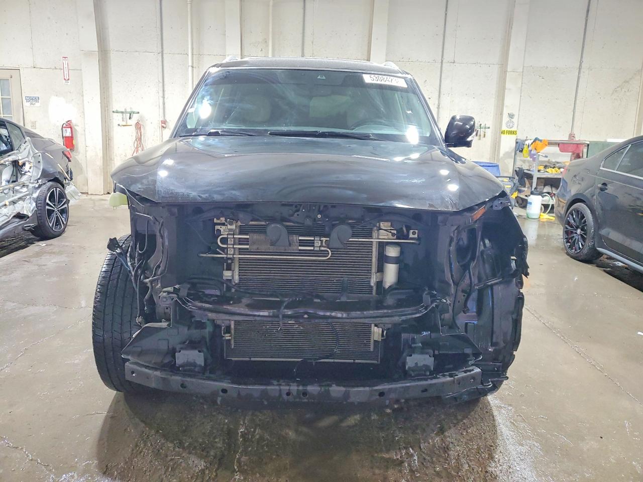 2019 INFINITI QX80 LUXE photo 9