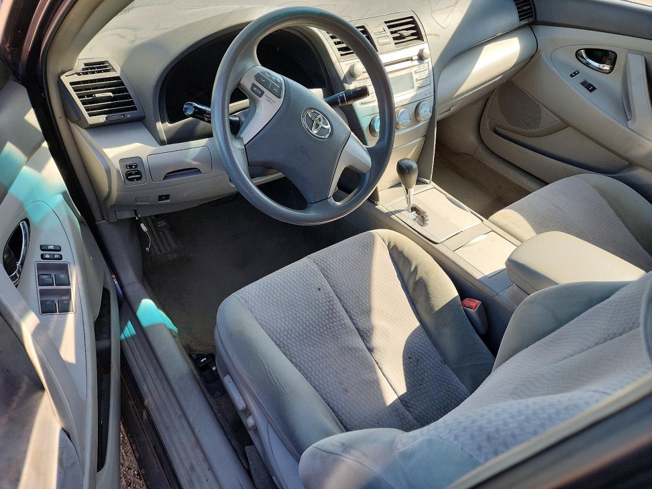 2011 TOYOTA CAMRY LE photo 22