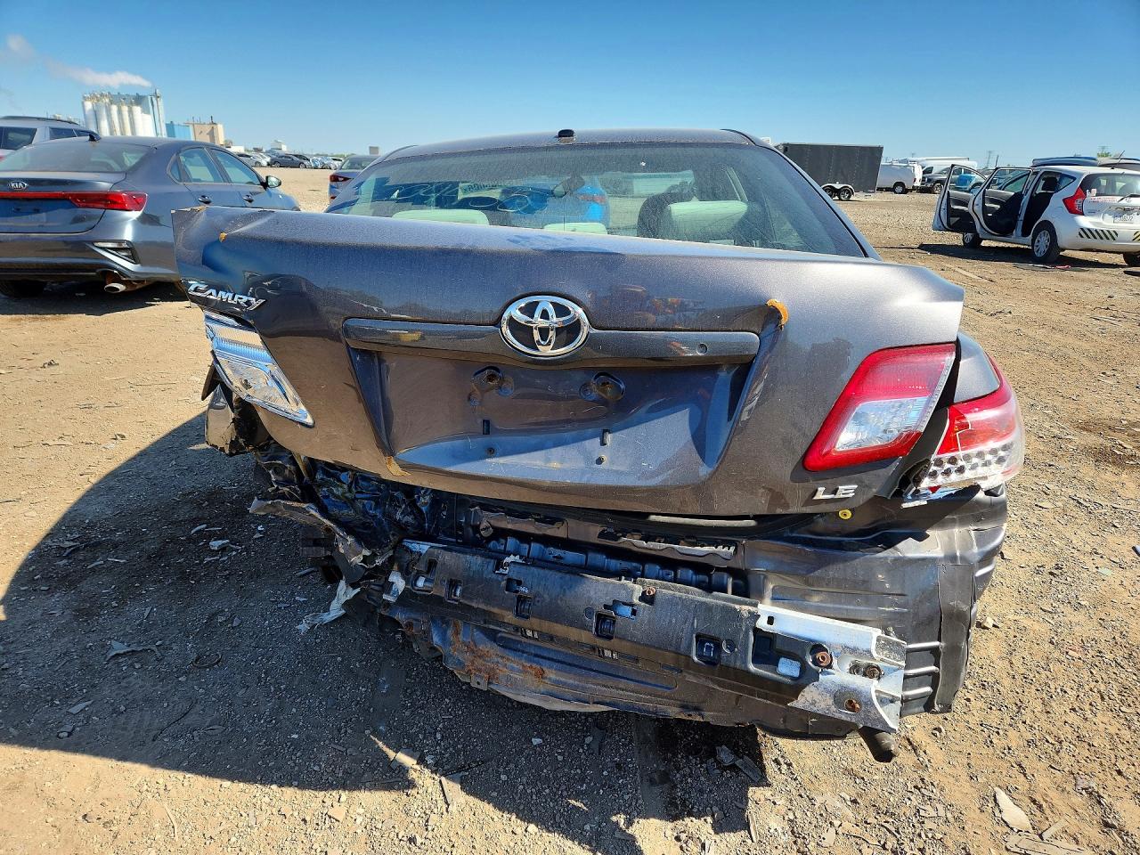 2011 TOYOTA CAMRY LE photo 16