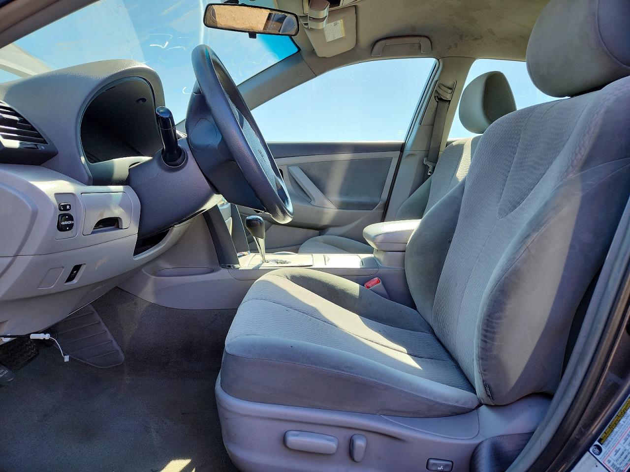 2011 TOYOTA CAMRY LE photo 19