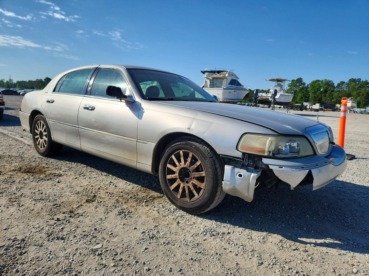 2006 LINCOLN TOWN CAR SIGNATURE photo 4