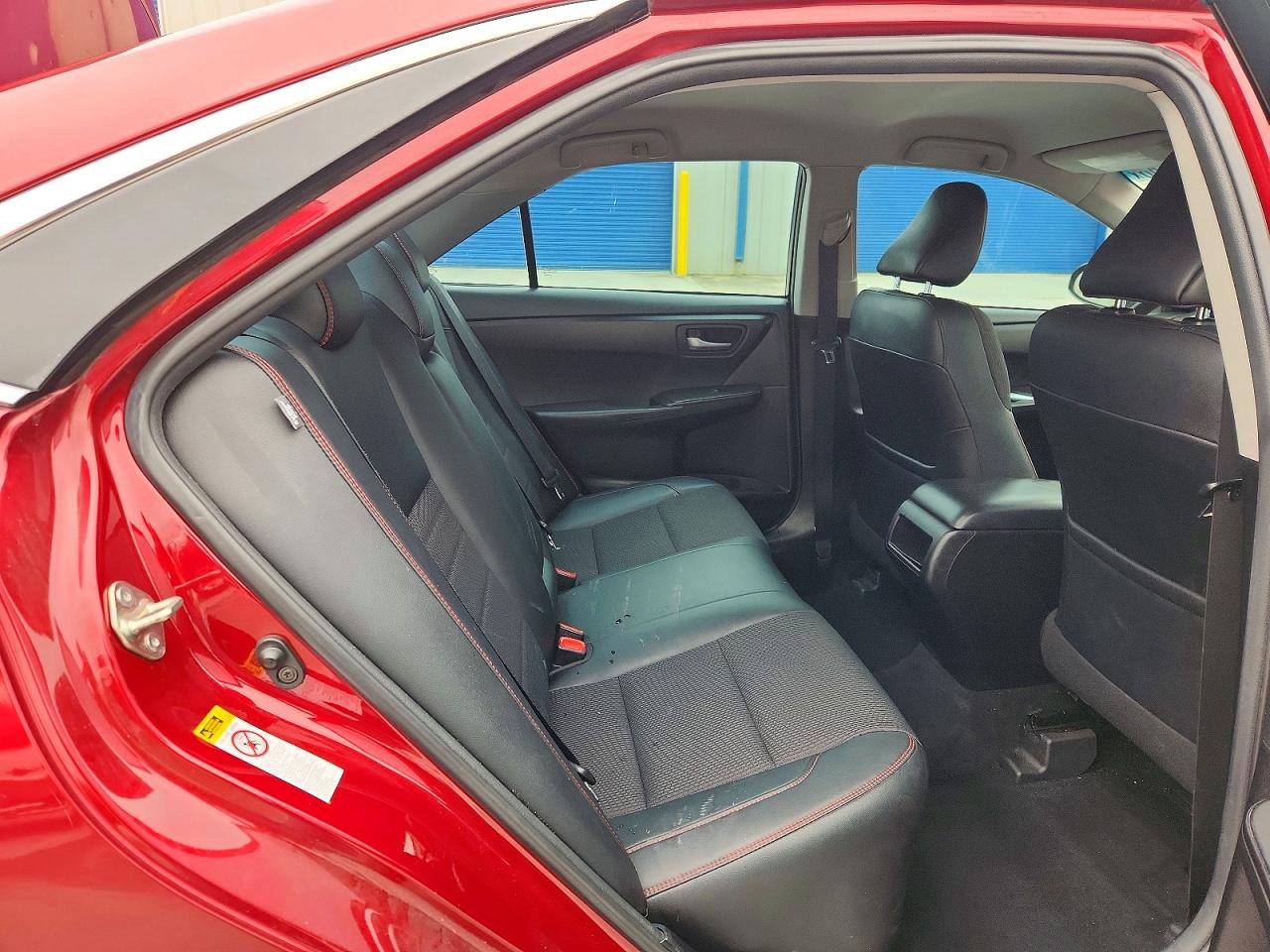 2017 TOYOTA CAMRY SE photo 19