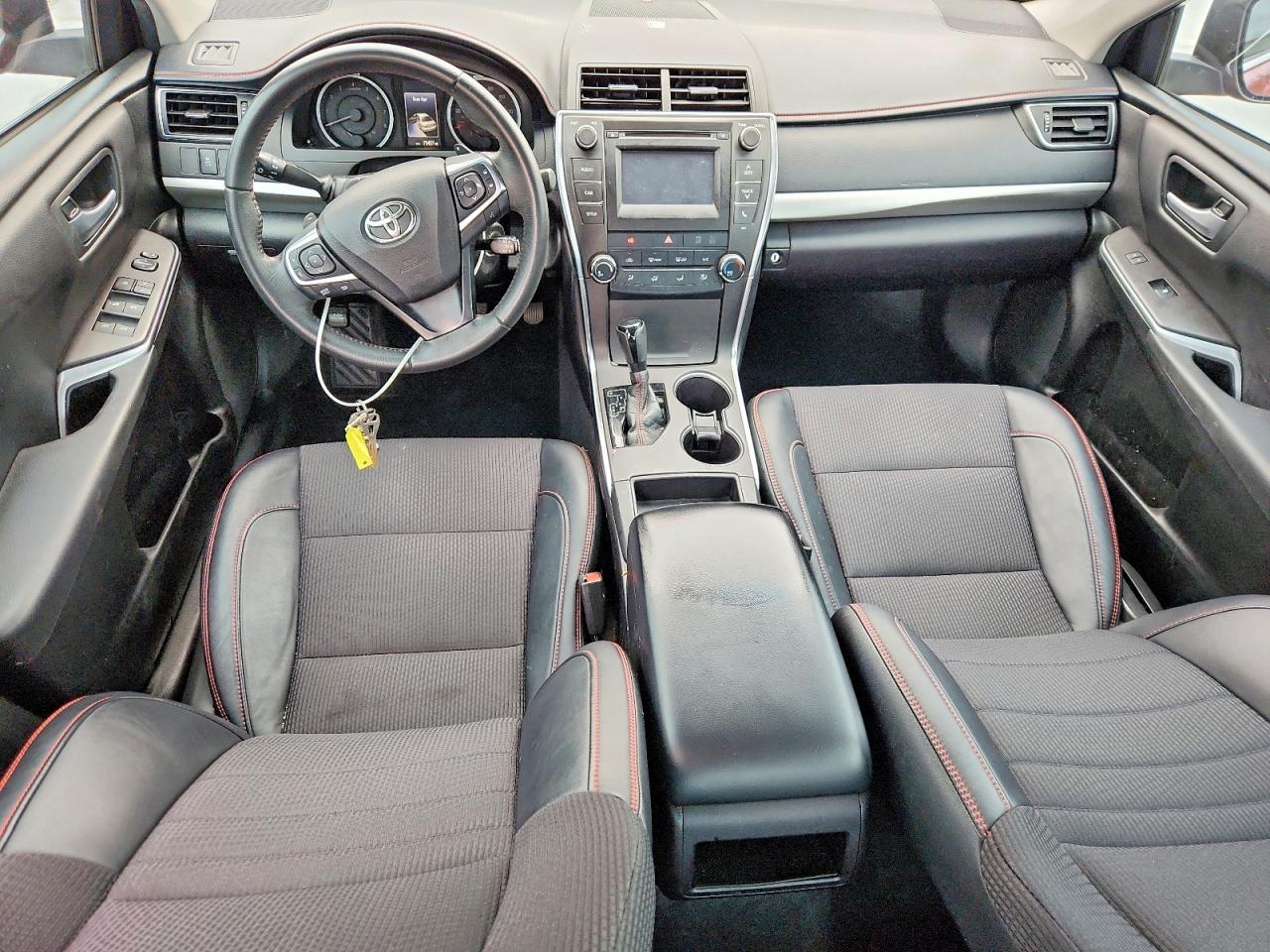 2017 TOYOTA CAMRY SE photo 15