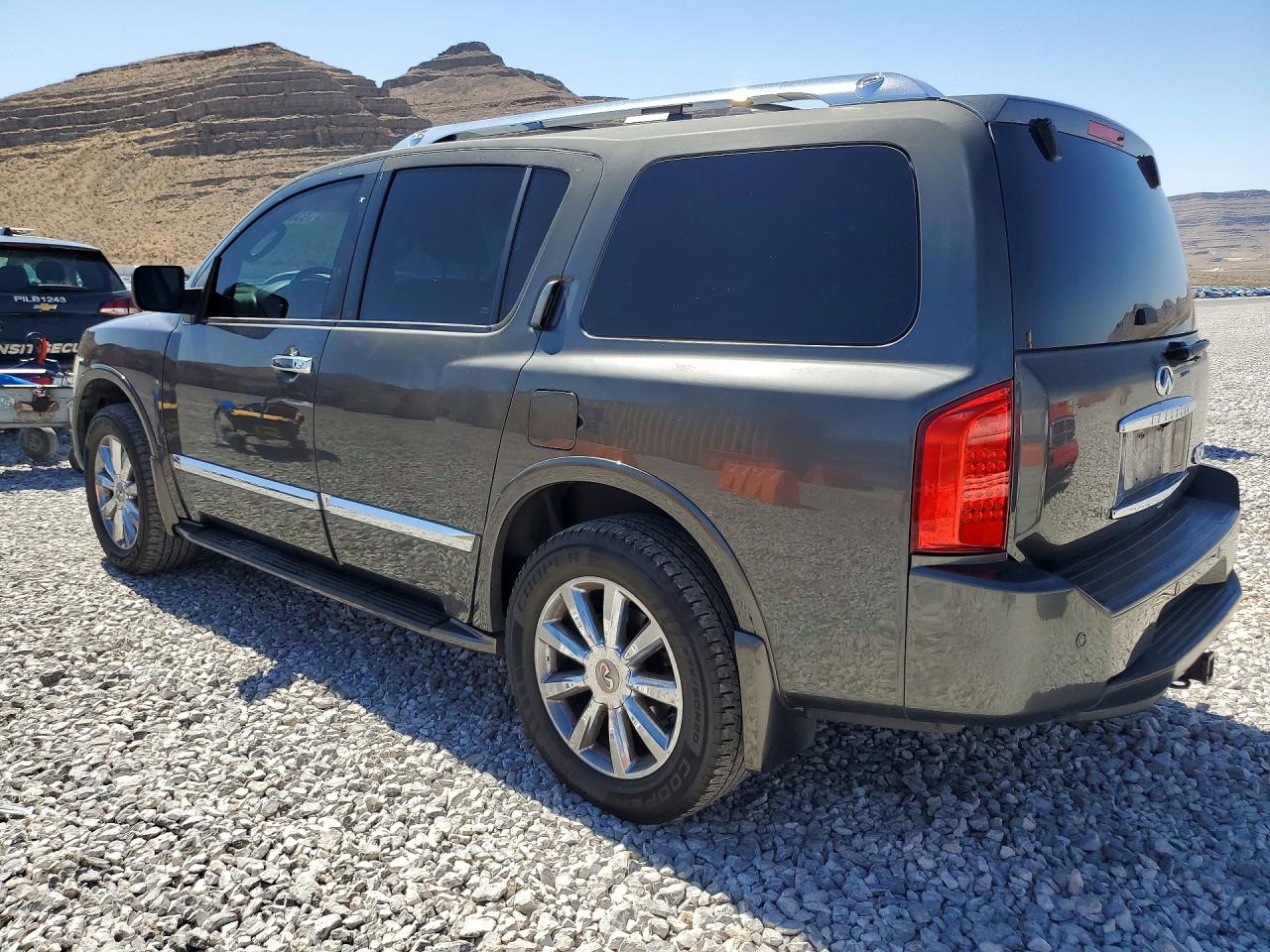 2010 INFINITI QX56 BASE photo 3
