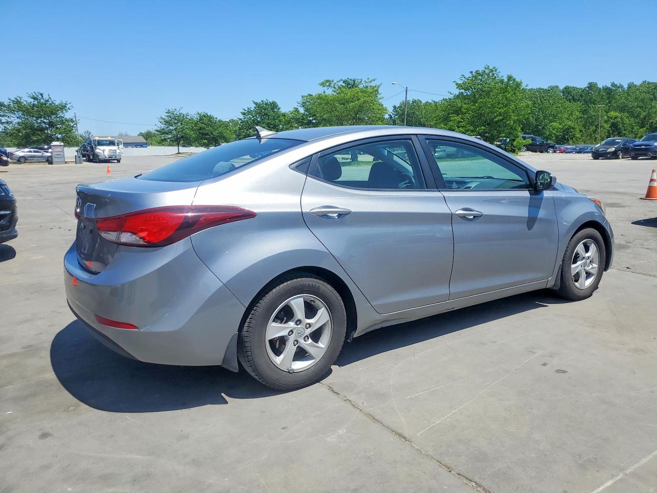2015 HYUNDAI ELANTRA SE photo 3