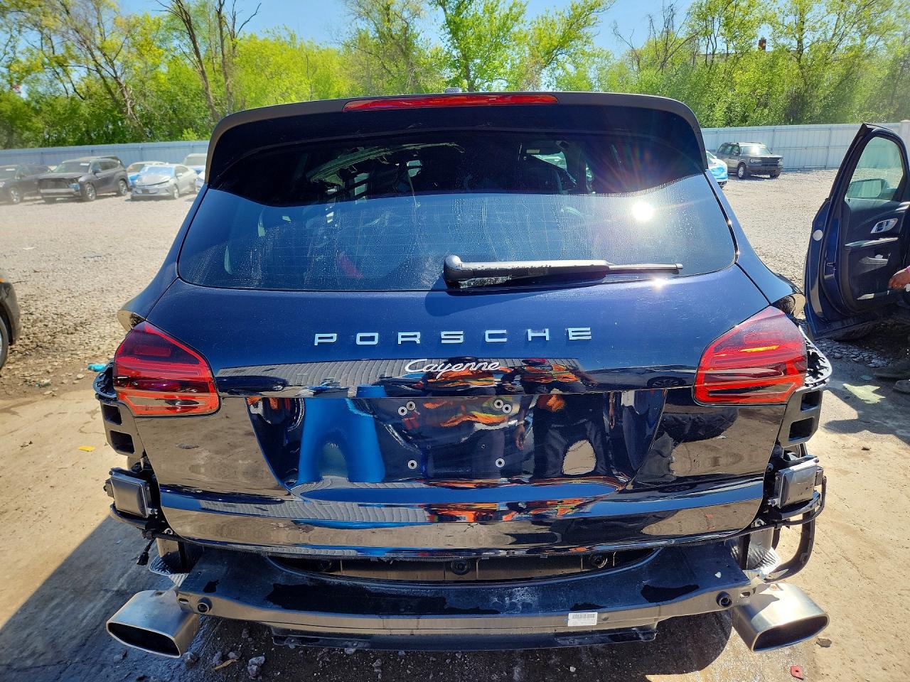 2016 PORSCHE CAYENNE photo 6