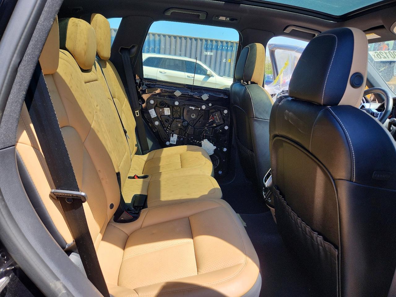 2016 PORSCHE CAYENNE photo 11