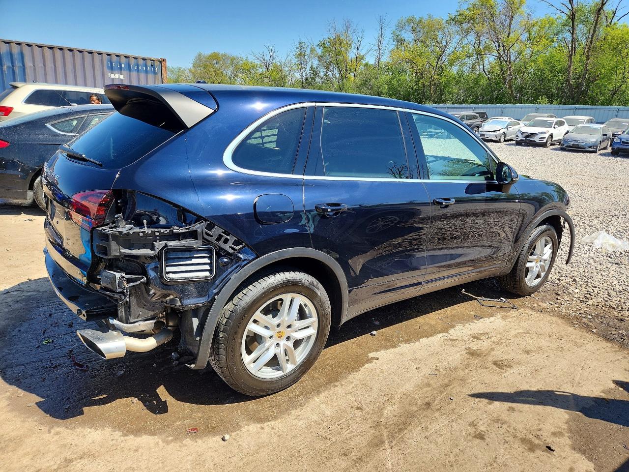 2016 PORSCHE CAYENNE photo 3