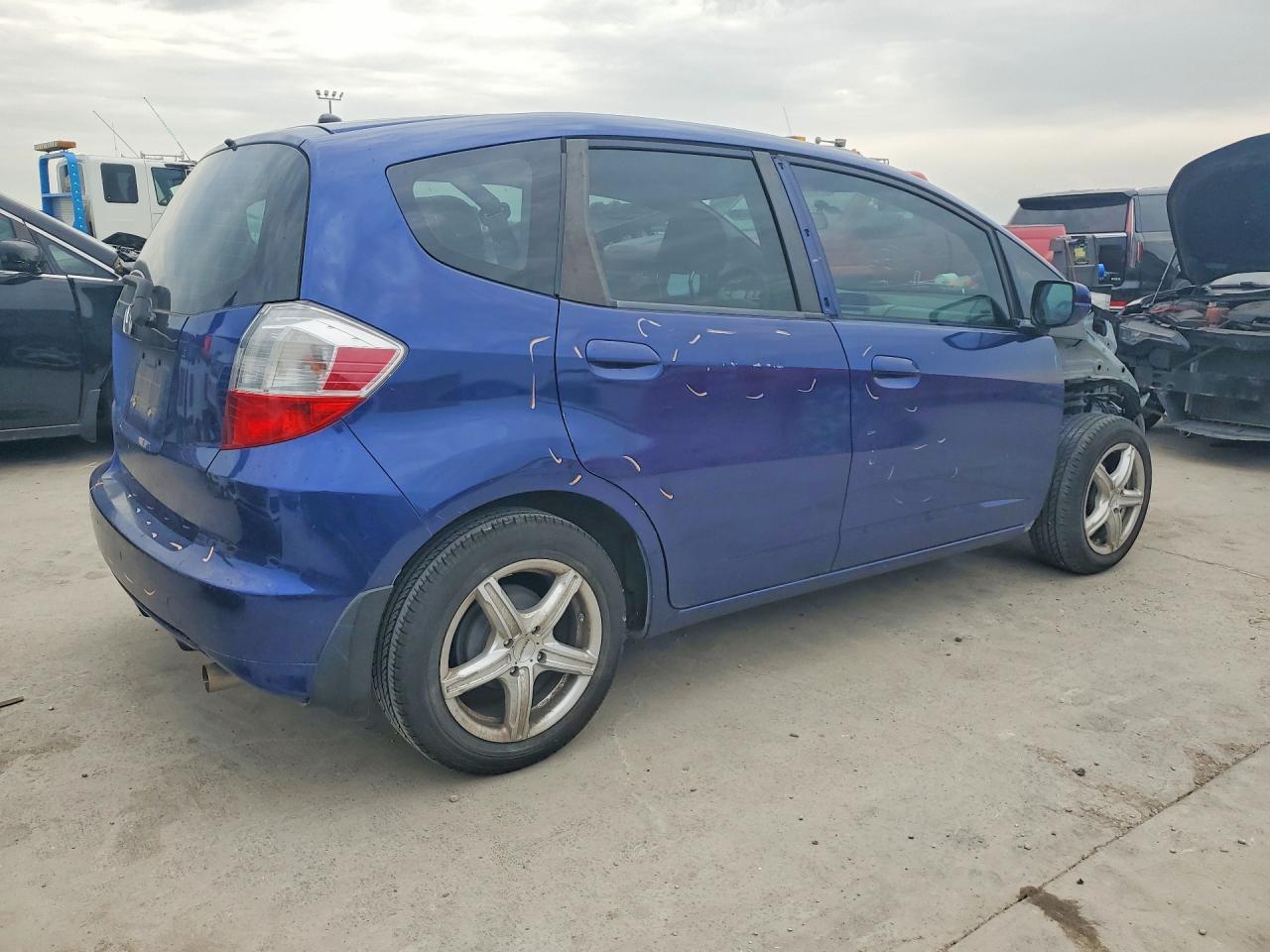 2013 HONDA FIT photo 7