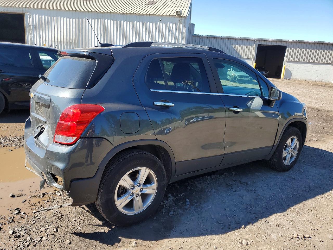 2018 CHEVROLET TRAX 1LT photo 3