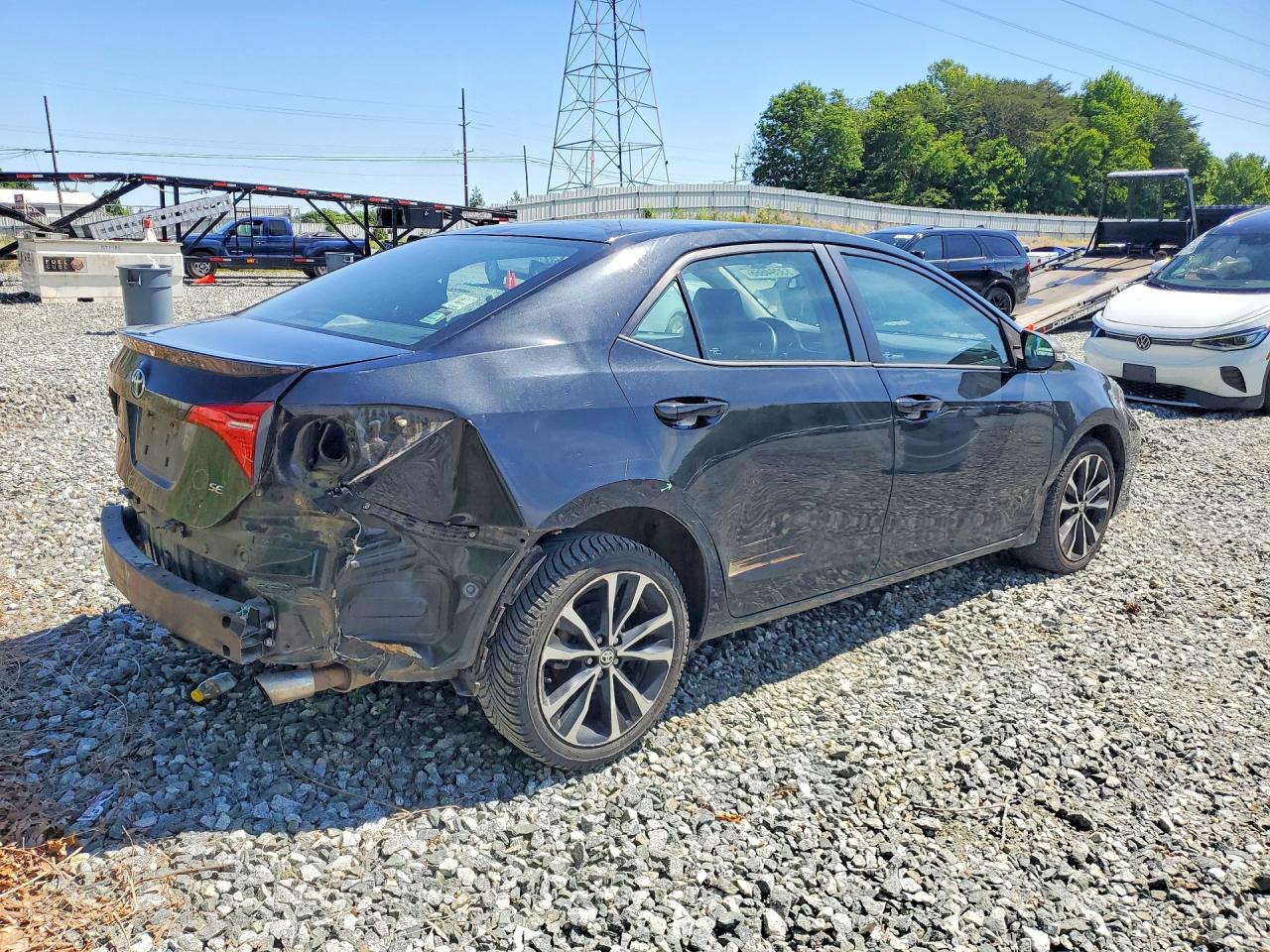 2017 TOYOTA COROLLA SE photo 5