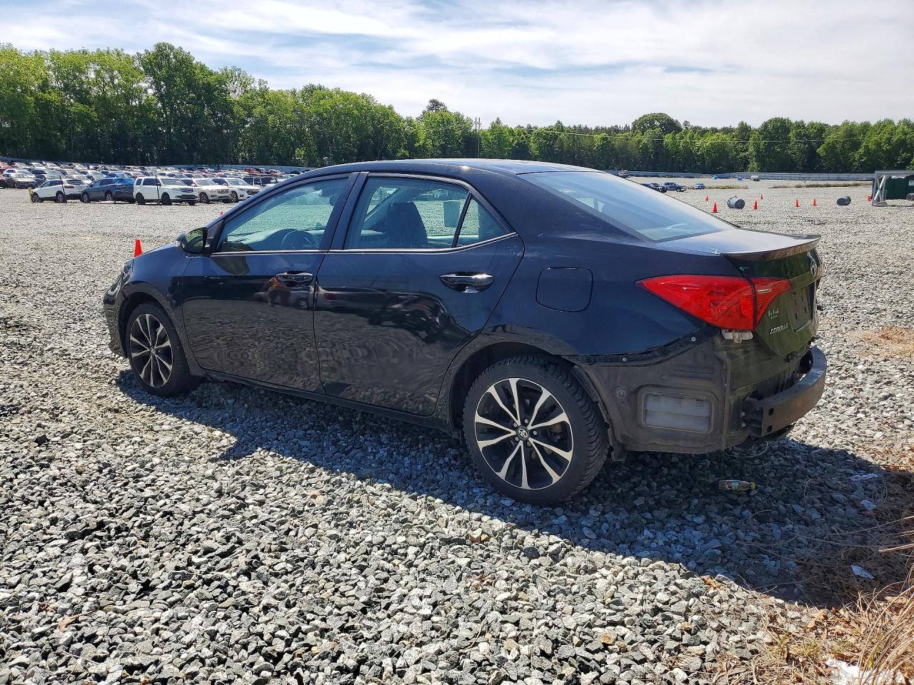 2017 TOYOTA COROLLA SE photo 3