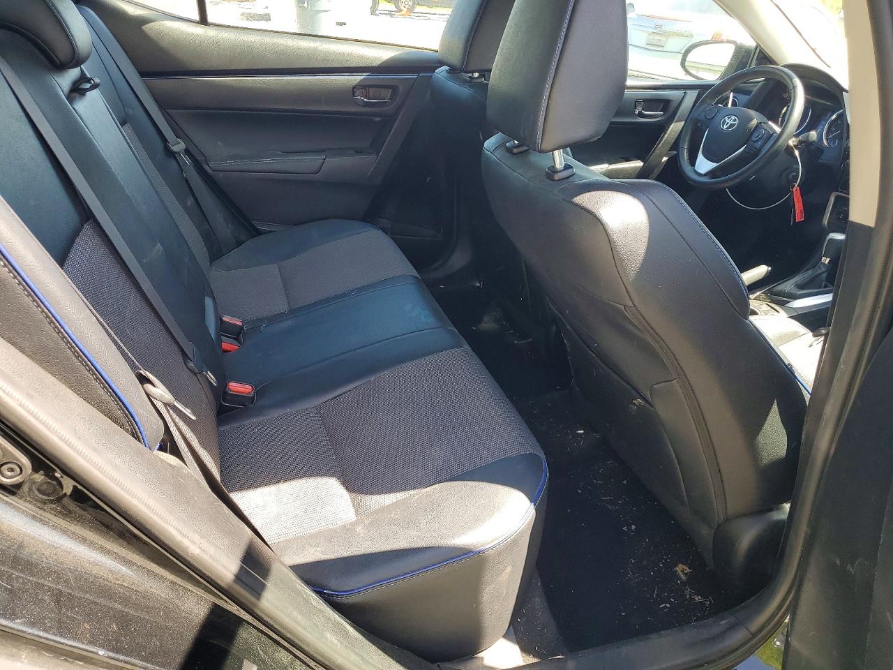 2017 TOYOTA COROLLA SE photo 19