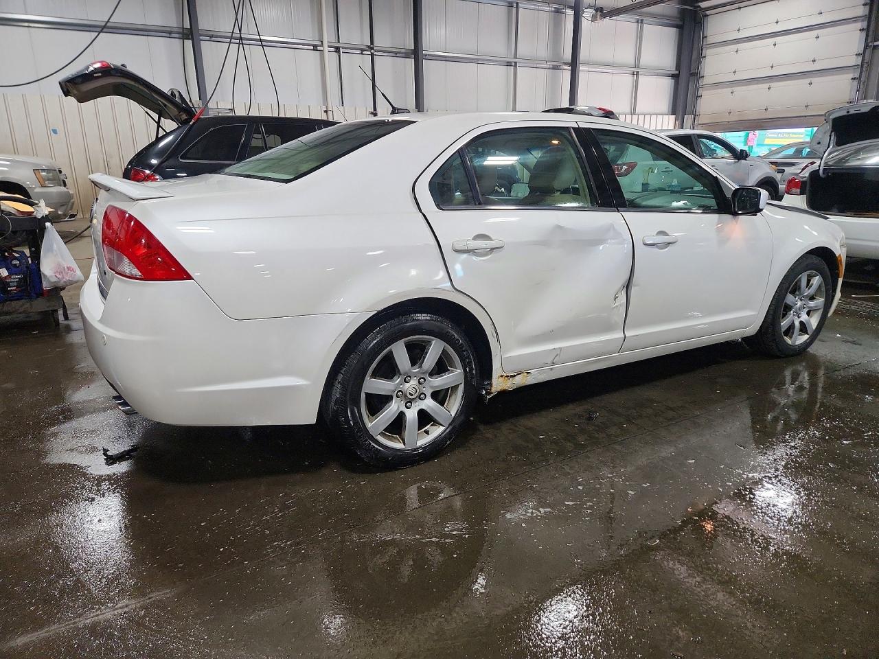 2010 MERCURY MILAN PREMIER photo 5