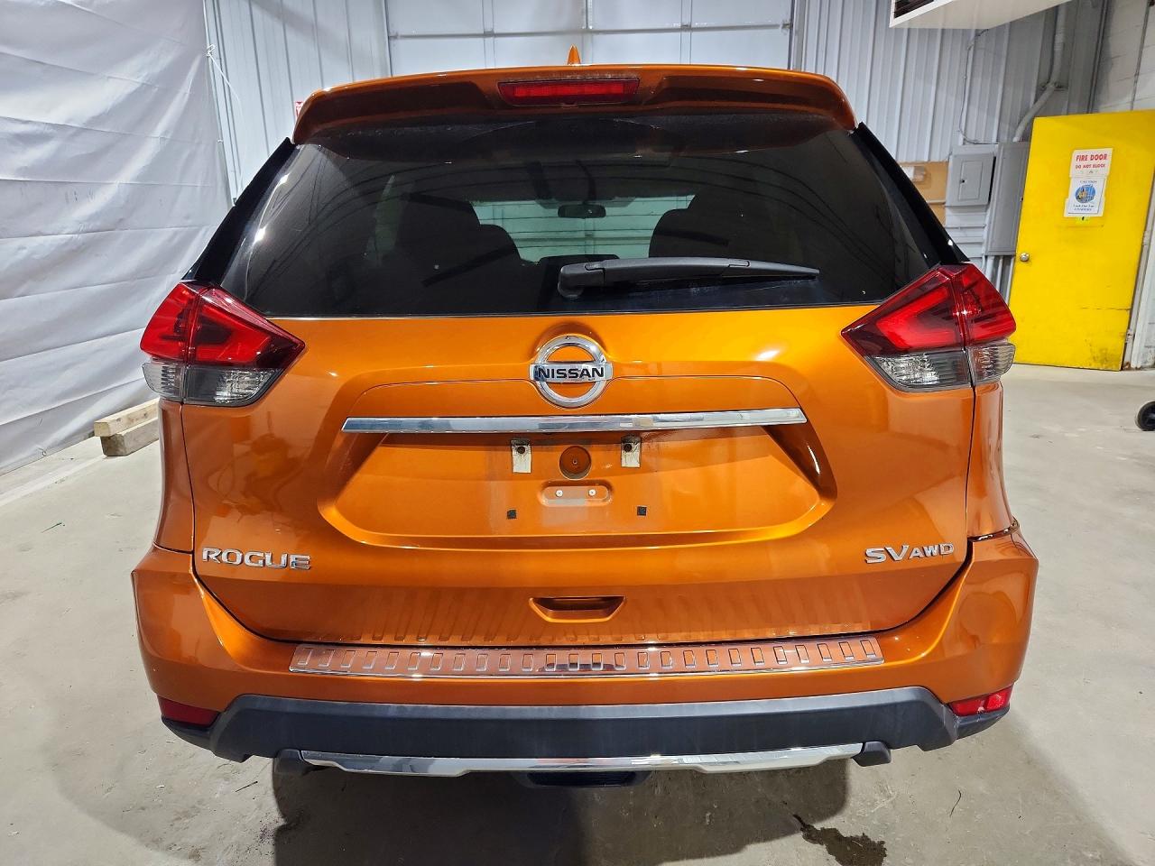 2018 NISSAN ROGUE SV photo 11