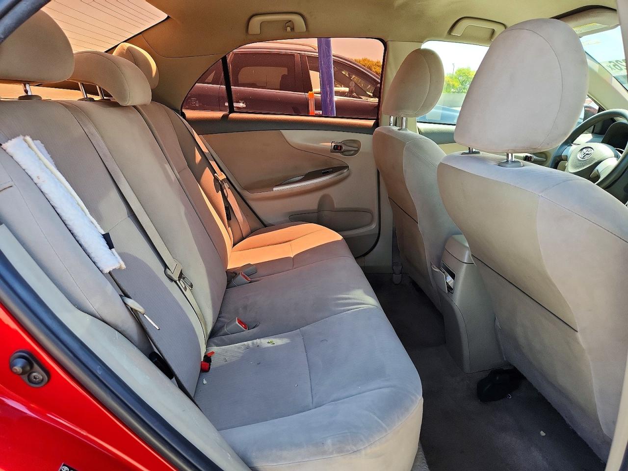 2010 TOYOTA COROLLA LE photo 19