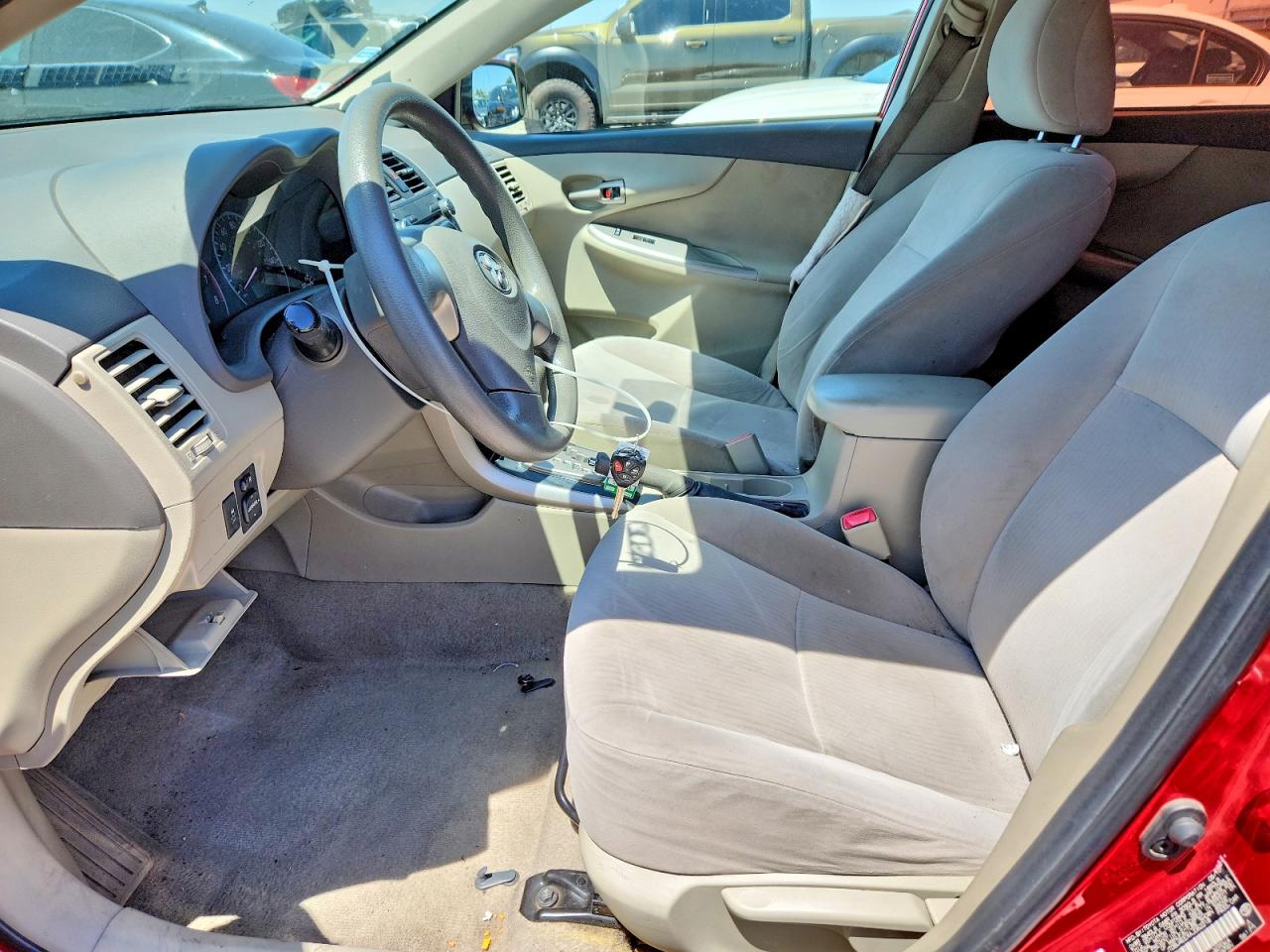2010 TOYOTA COROLLA LE photo 13