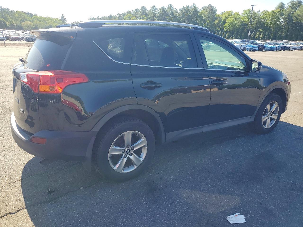 2015 TOYOTA RAV4 XLE photo 3