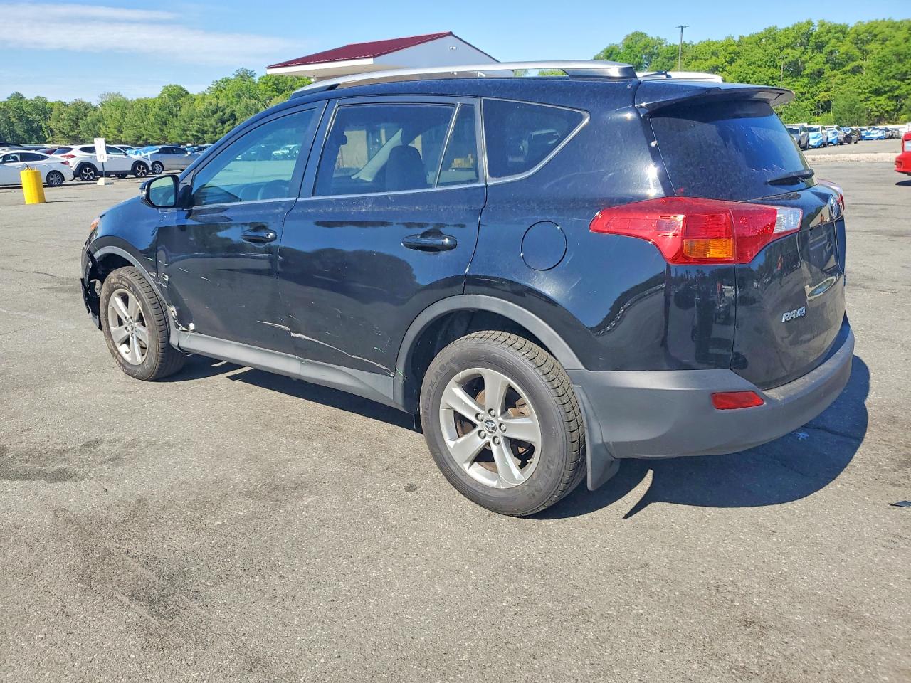 2015 TOYOTA RAV4 XLE photo 2