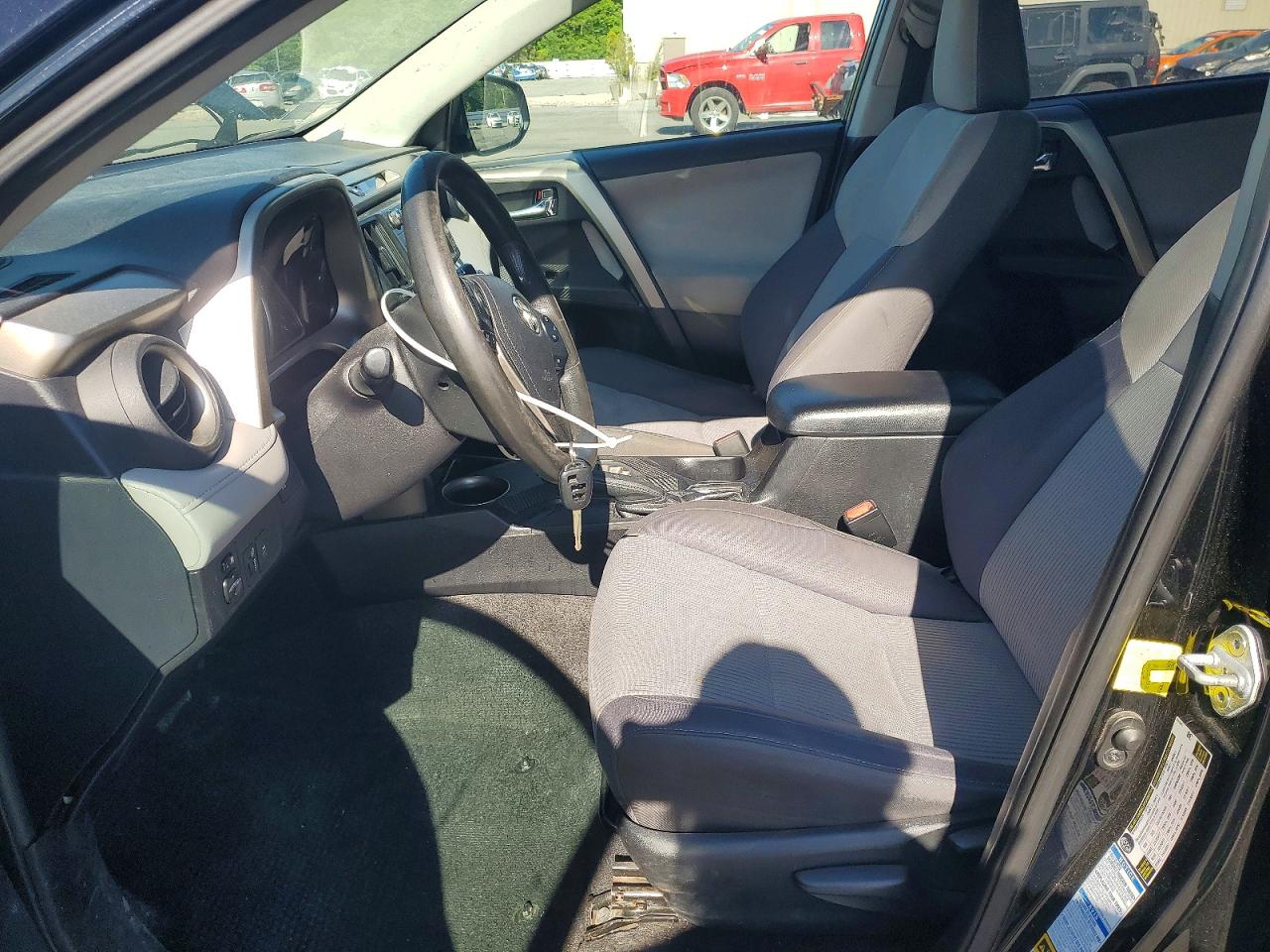 2015 TOYOTA RAV4 XLE photo 7